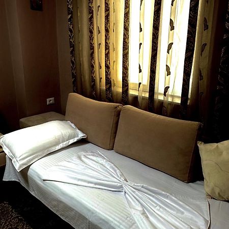 Midtown Cozy Apartment 티라나 외부 사진