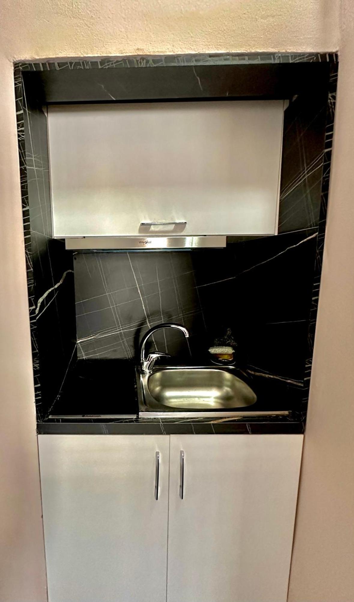 Midtown Cozy Apartment 티라나 외부 사진
